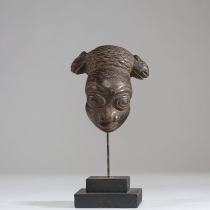 Cameroun - Bamum - Fourneau en terre cuite...