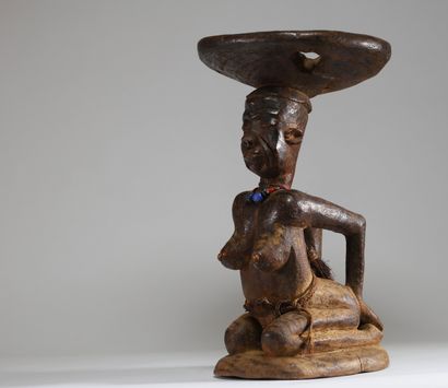 Tabouret Kuba (RDC), représentant une femme...