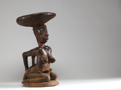 Tabouret Kuba (RDC), représentant une femme...