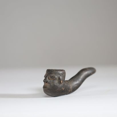 Congo - Kango - Pipe en terre cuite décorée...