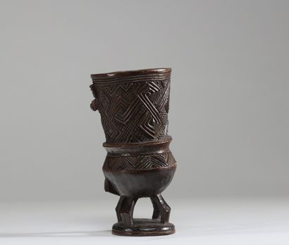 Coupe à vin de palme Kuba, RD Congo , circa...