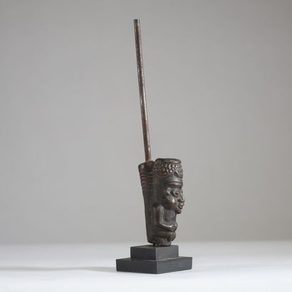 Cameroun - Bamum - Pipe en terre cuite et...