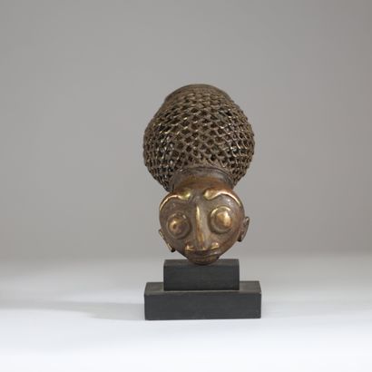 Cameroun- Bamiléké - Pipe en bronze décorée...