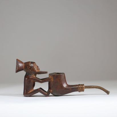 Congo - Téké - Pipe en bois et bronze décorée...