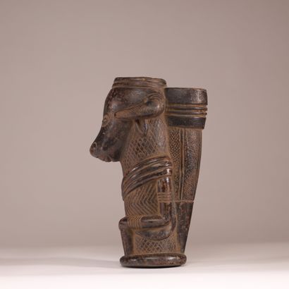 Cameroun - Grand fourneau en terre cuite...