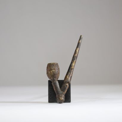 Cameroun - Bamum - Pipe en bronze
Etat :...