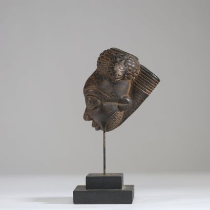 Cameroun - Bamum - Fourneau en terre cuite...