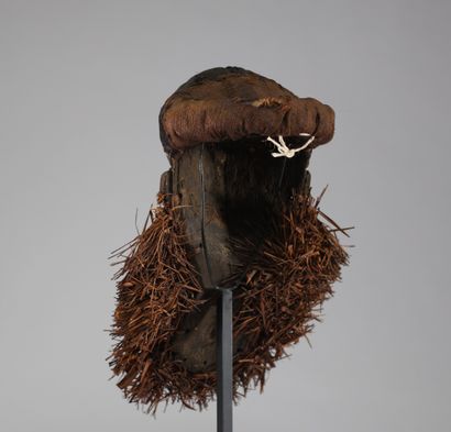 Masque Pende, RD Congo. Bois sculpté et fibres...