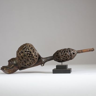 Cameroue - Bamiléké - Pipe en bronze décorée...