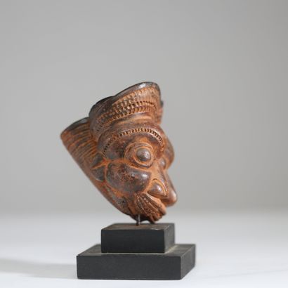 Cameroun - Tikar - Pipe en terre cuite et...
