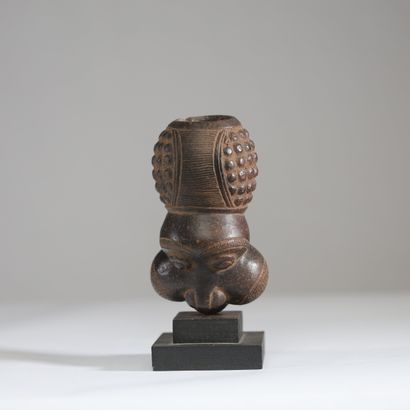 Cameroun - Bamum - Fourneau en terre cuite...