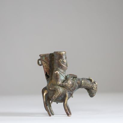 Cameroun - Koro - Fourneau en bronze et laiton...