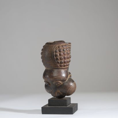 Cameroun - Bamum - Fourneau en terre cuite...