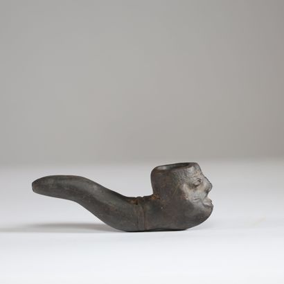 Congo - Kango - Pipe en terre cuite décorée...