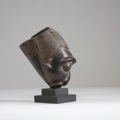 Cameroun - Bamum - Fourneau en terre cuite...