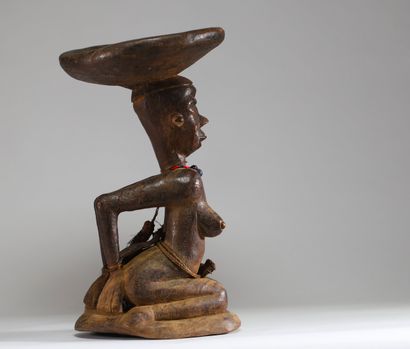 Tabouret Kuba (RDC), représentant une femme...