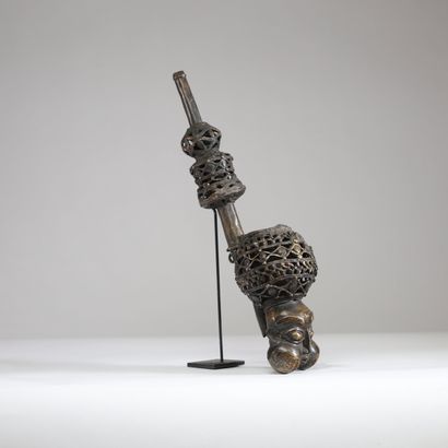 Cameroun - Bamum - Grande pipe en bronze...