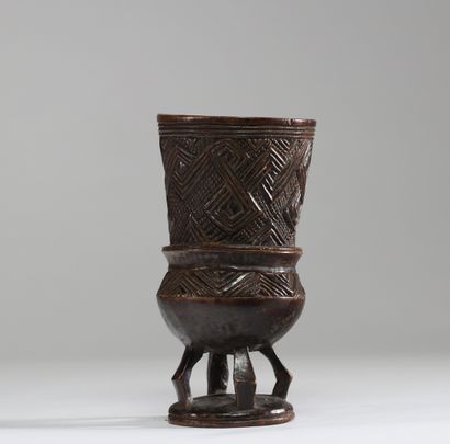 Coupe à vin de palme Kuba, RD Congo , circa...
