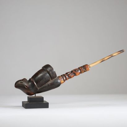 Cameroun - Bamiléké - Pipe en terre cuite,...