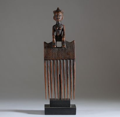 Peigne figuratif, République Démocratique...