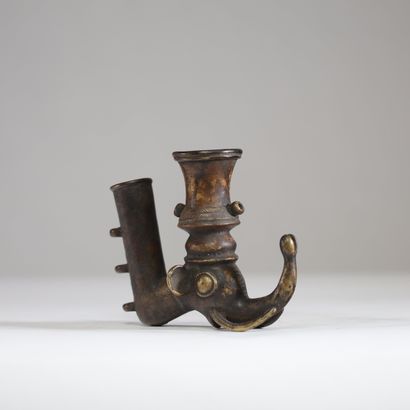 Cameroun- Bamum - Pipe en bronze décorée...