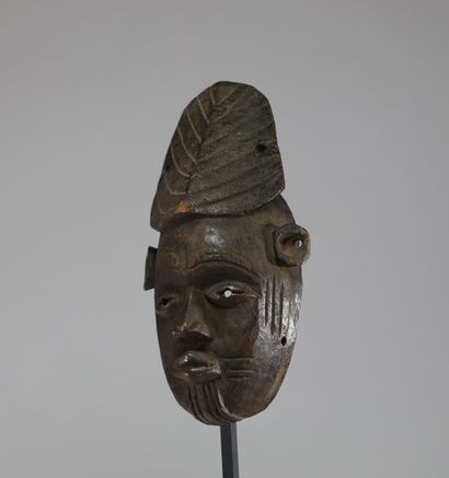 Masque ivoirien à influence Yoruba. 
Bois...