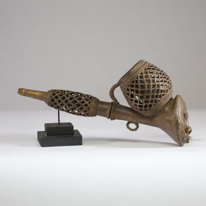 Cameroun - Bamum - Grande pipe en laiton...