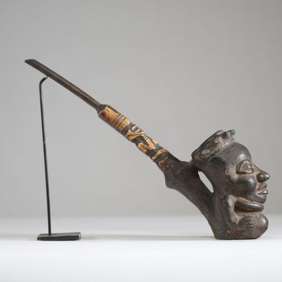 Cameroun - Bamum - Pipe en terre cuite et...