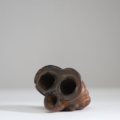 Cameroun - Tikar - Pipe en terre cuite et...