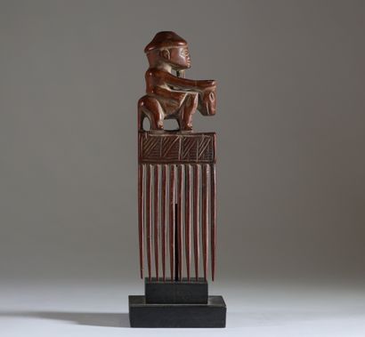 Peigne figuratif Tchokwe (RDC), en bois patiné,...