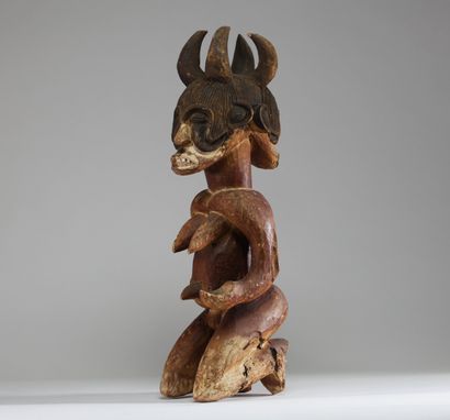 Figure masculine agenouillée ( Ikenga) Igbo...
