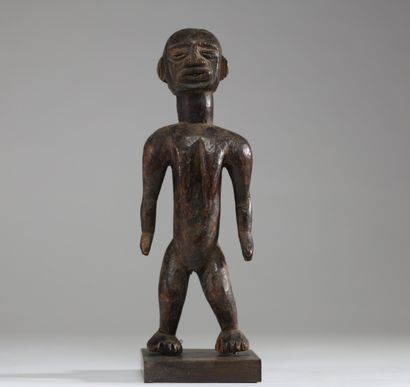 Statuette féminine Bamileke, Cameroun. Très...