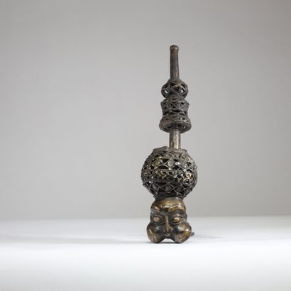 Cameroun - Bamum - Grande pipe en bronze...