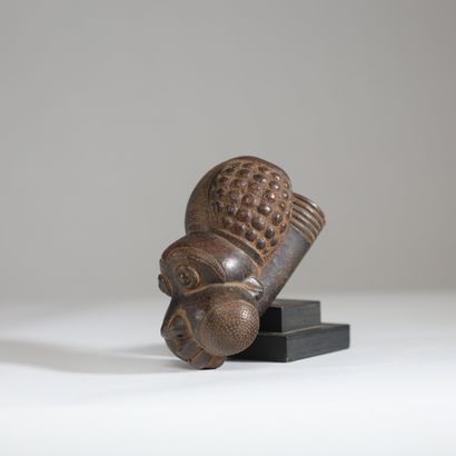 Cameroun - Bamum - Fourneau en terre cuite...