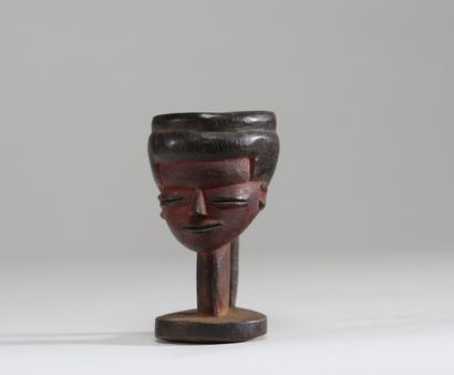 Coupe rituelle Pende, RD Congo. Bois sculpté...