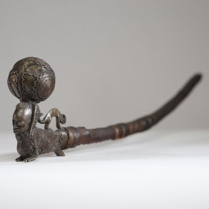 Burkina Fasso - Pipe en bronze, bois et cuir....