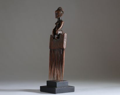 Peigne figuratif, République Démocratique...