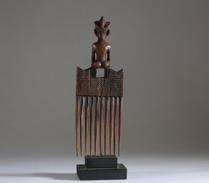 Peigne figuratif, République Démocratique...