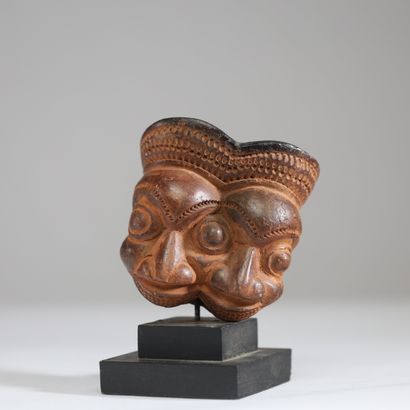 Cameroun - Tikar - Pipe en terre cuite et...