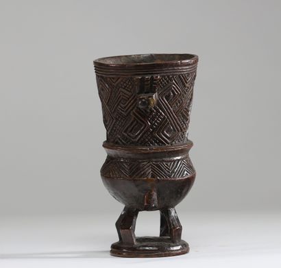 Coupe à vin de palme Kuba, RD Congo , circa...