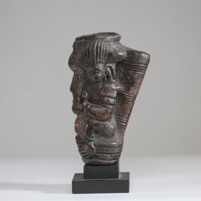 Cameroun - Bamiléké - Fourneau en terre cuite...
