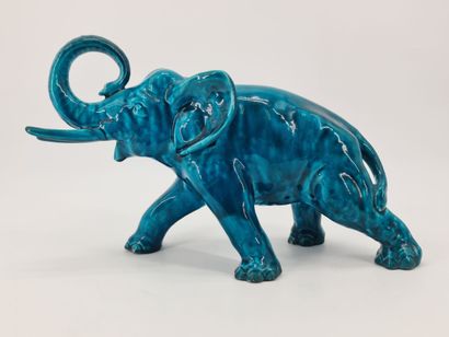 Eléphant en majolique turquoise vers 1900....