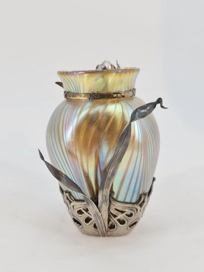Johann LOETZ. (1880-1940). Vase en verre...