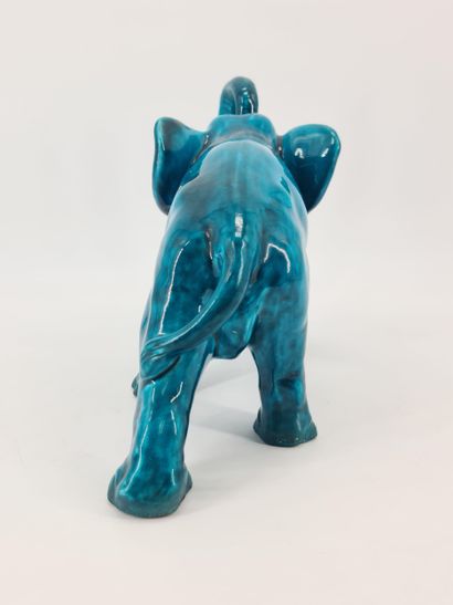 Eléphant en majolique turquoise vers 1900....