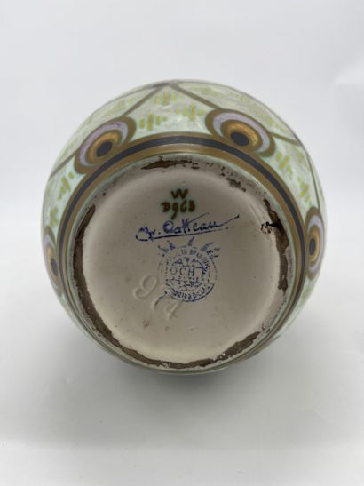 Charles CATTEAU (1880-1966). Vase Boch Keramis...