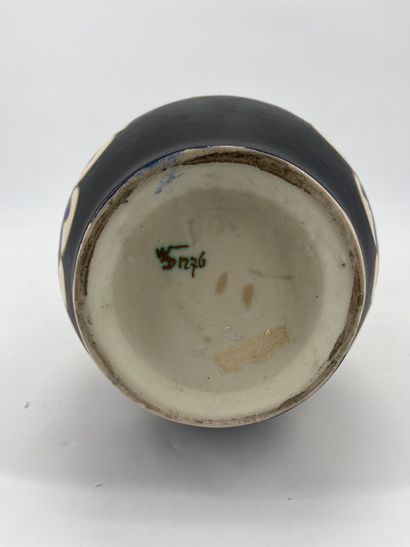 Charles CATTEAU (1880-1966). Vase Boch Keramis...