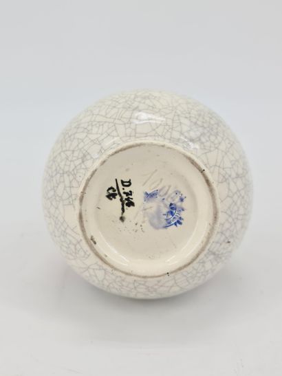 Charles CATTEAU (1880-1966). Vase Boch Keramis...