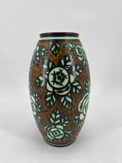 Charles CATTEAU (1880-1966). Vase Boch Keramis...