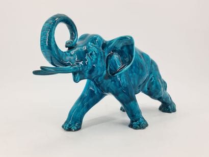 Eléphant en majolique turquoise vers 1900....