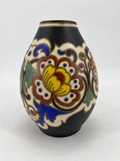 Charles CATTEAU (1880-1966). Vase Boch Keramis...